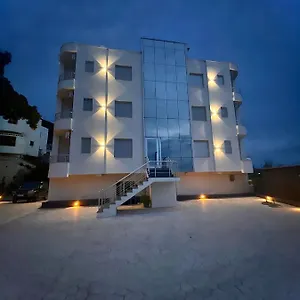Al *** Vlorë
